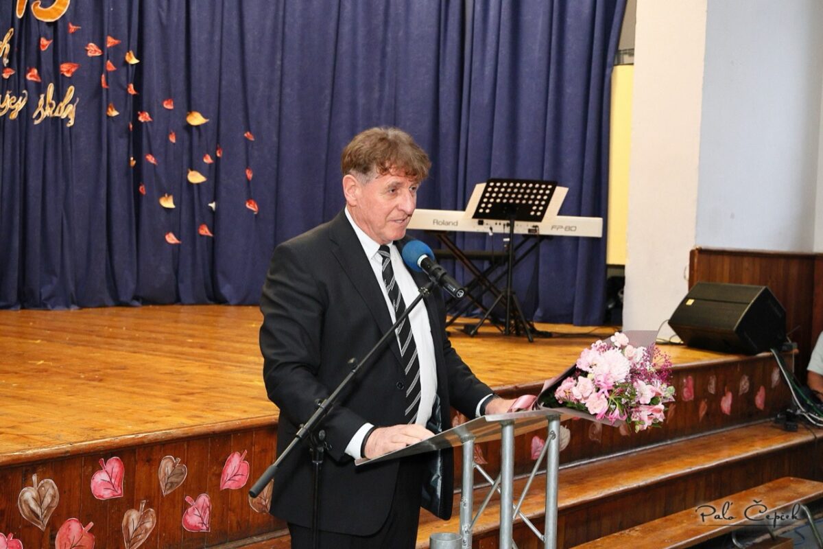 hdimg51a743c2bf6b58c6bbd289ce828ece-1